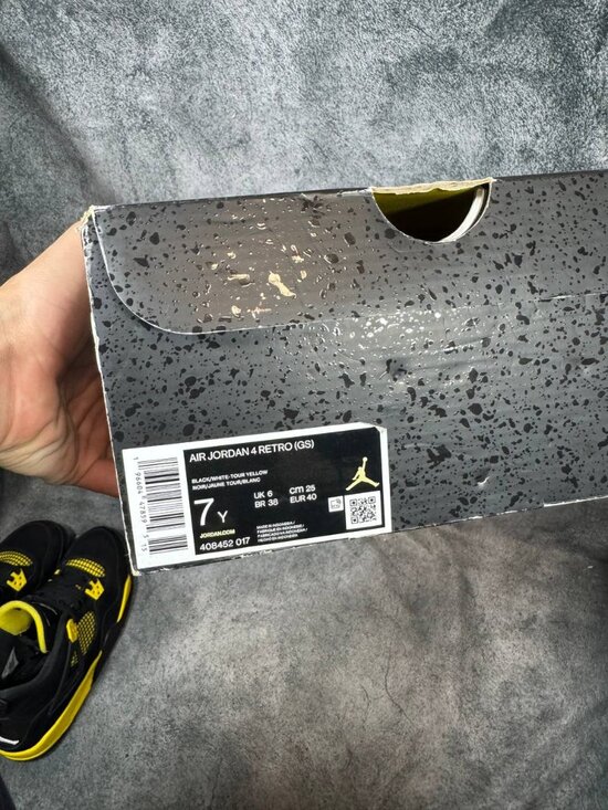 Size 7Y | Jordan 4 Thunder With Box | Pre-Owned main image 5